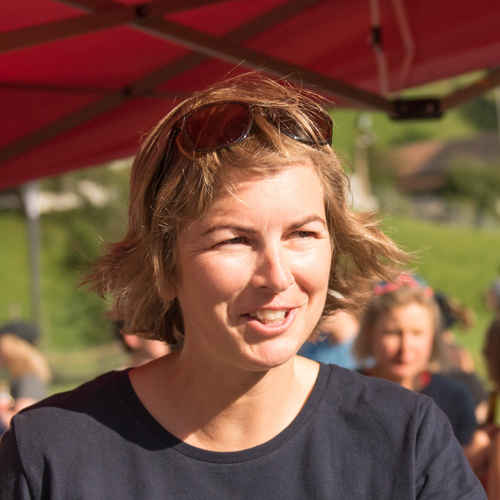 frauenfliegen-200918-001-999-6