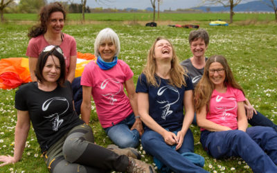 Frauenfliegen T-Shirts